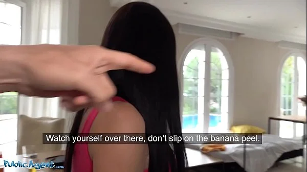 Public Agent Spanish cleaner Damaris gets down, dirty and fucked