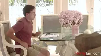 Gold Digging Stepaunt Gets Her Cunt Fucked- Gia Vendetti