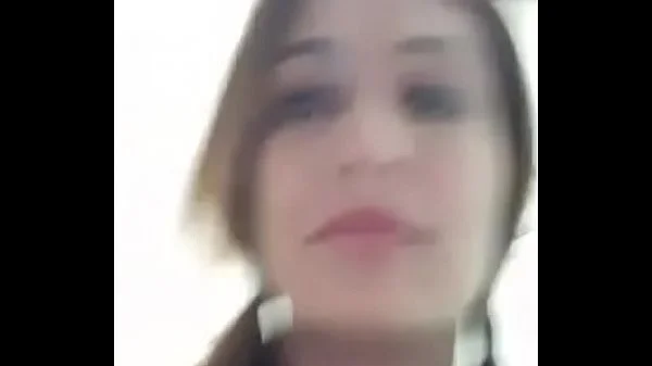 Latina fitness se corre en baño de gym