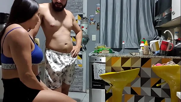 VIZINHO  PRESTATIVO VEIO ME DAR UMA AJUDINHA  BÁSICA!!  .SOU SOLIDÁRIA  COM QUEM ME AJUDA.