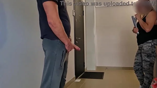 The postwoman caught me jerking off in public near the apartment, she's schoked but she likes to peek