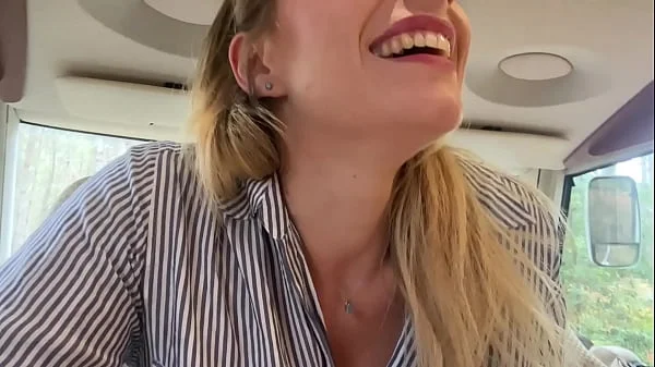 Je me fais défoncer le cul par un inconnu dans son camping car