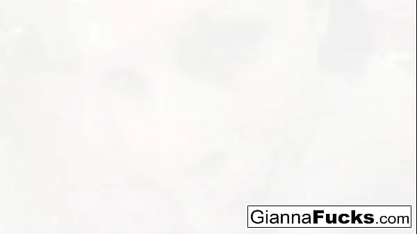 Hardcore slut Gianna Michaels gets four loads on her face