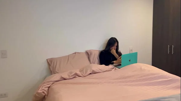 Tengo sexo con la mejor amiga de mi esposo y nos descubren.