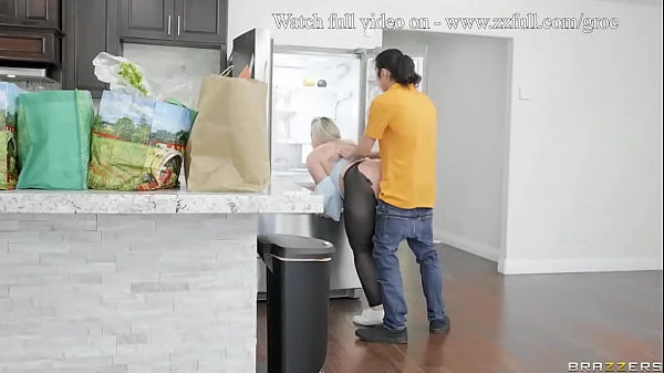 Pantsing My Friend's Stepmom - Hot Ass Hollywood / Brazzers  / stream full from www.zzfull.com/groc