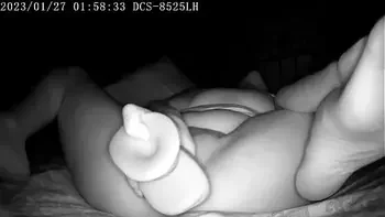 Amateur girlfriend fucking dildo