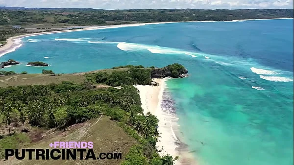 Horny Asian Babe Putri Cinta get fucked on a beach