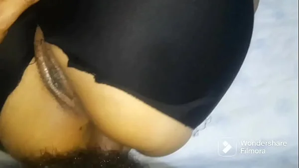 (PORNO EN ESPAÑOL)jovencita putita pillada en la calle, se deja follar duro por su culo aprieto por un celular, le lleno su carita joven de leche -porno casero-