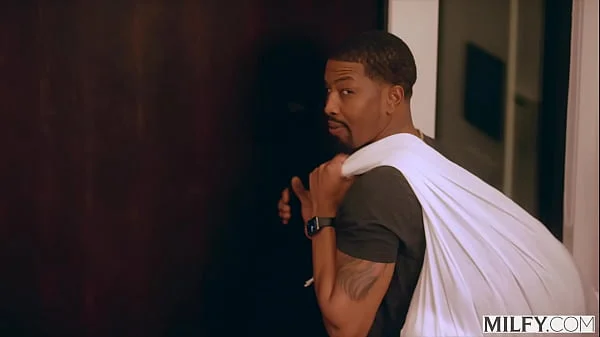 MILFY Anal-obsessed housewife Lauren has a taste for BBC