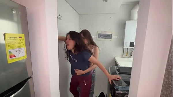 Mi novia me descubre siendo infiel en una llamada caliente mientras la tenemos en la habitación de invitados