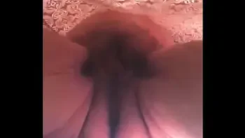 Oma in park zonder slipje