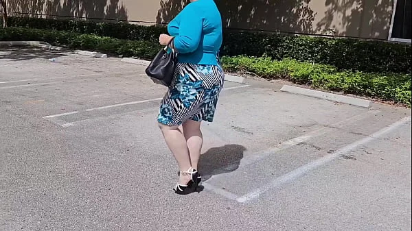 I let the maintenance guy see my legs & he got very horny and filled my pussy with his cum