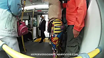 Culona con leggins me deja arrimarle la verga en el metrobus, me la puso tan dura que se la meti!