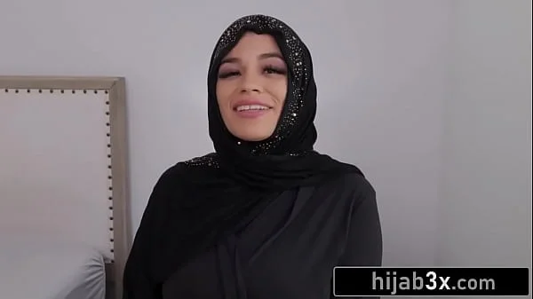 Huge Tits Hijab-Wearing Babe Wants To Fuck Like a Pornstar