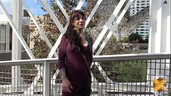 Elea, 27ans, a besoin de se faire remplir le cul