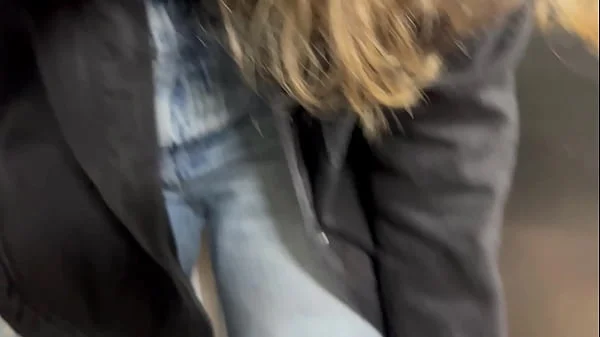 Public lesbian sex in amusement park (real)