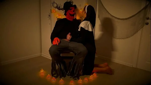 Pleasuring the Pumpkin King by blowjob
