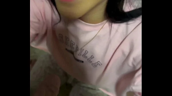 jovencita de 18 en su primera porno