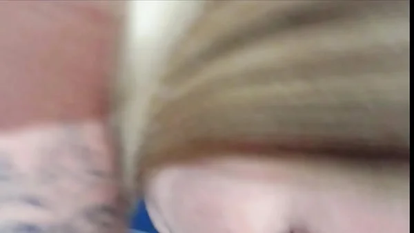 Loirinha gostosa grita de tanto tomar pica e ainda levou leite na cara