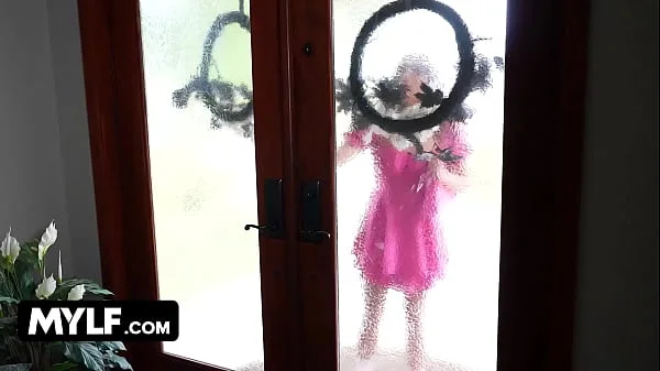 Stepson Is Crushed Because His GF Broke Up With Him Close To Valentine’s Day, So Stepmom Will Help