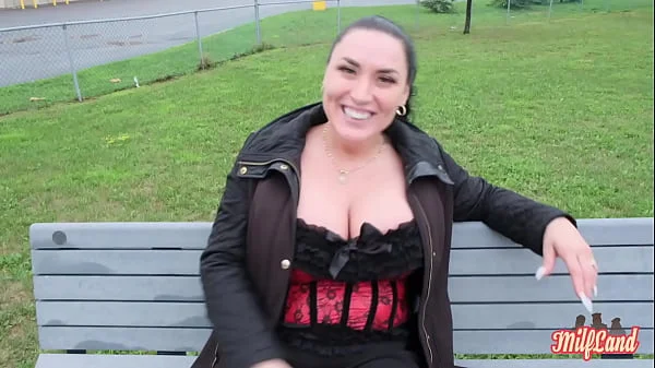 Fanny, une québécoise de 38ans avec de gros seins Part 1