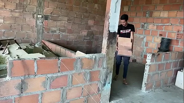 le follo por primera vez el enorme coño de mi patrona y me corro dentro de el