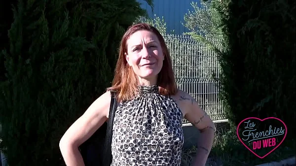 Wendy, coiffeuse coquine qui aime être regardée