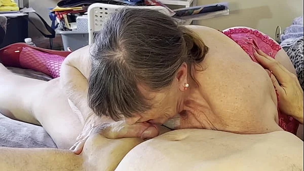 Granny Fuscia: Gilf Blowjob Goddess