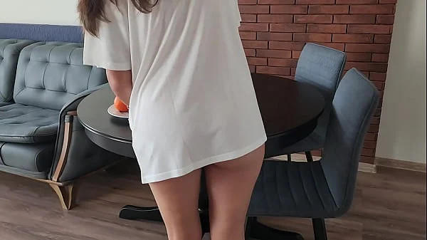 Milf in a T-shirt and no panties got unexpected sex