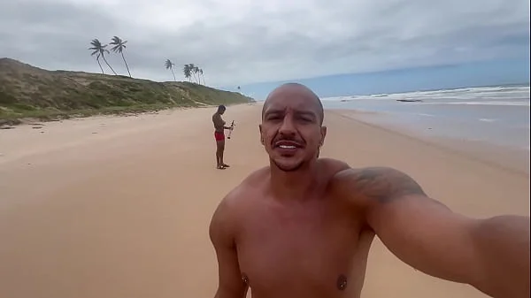 Fui com minha amiga da a bucetinha em uma praia de nudismo para os pirocudos