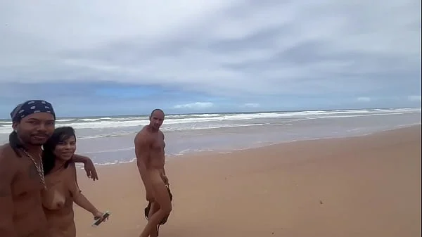 Fiz uma orgia na praia de nudismo com minhas amigas gostosas e ainda gravei