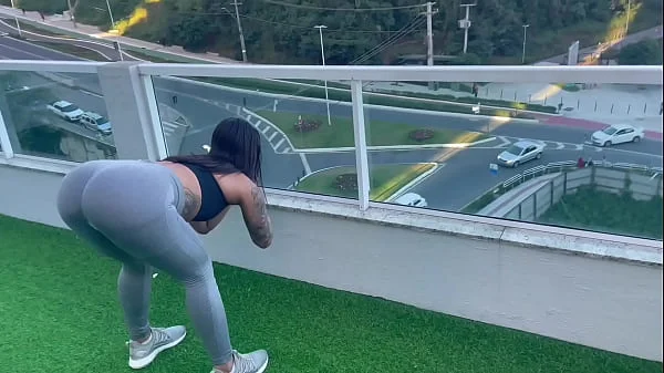 ELA SEDUZIU O PERSONAL E CHAMOU ELE PRA COMER SUA BUCETA NO AP