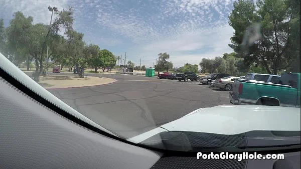 Porta Gloryhole chubby girl sucking random cocks