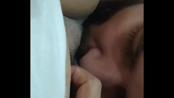 Vizinho dotado me fazendo gozar bem gostoso chupando meu grelinho!