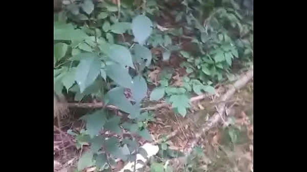 Una rica chupada en el bosque