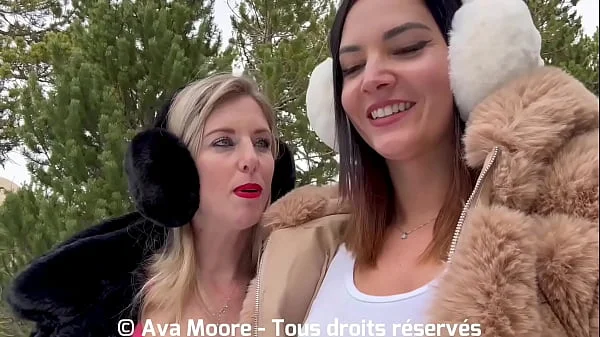 Deux Copines Salopes Sucent Des Queues Dans la Neige et Finissent le Visage Recouvert de Sperme