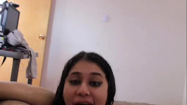 rubia de tetas grandes se folla al plomero mientras su esposo no esta