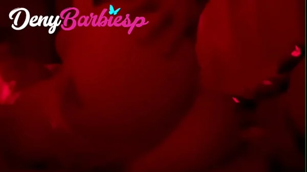 Deixei ele louco de tesão no meio da balada, ate ele não aguentar mais e me foder gostoso no banheiro.