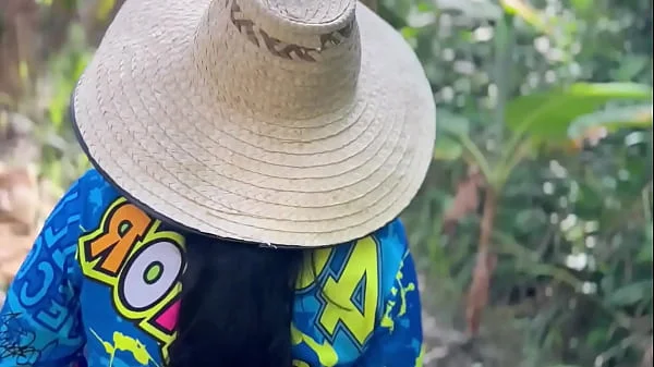 UNA DESCONOCIDA ME DA UNA MAMADA Y SE TRAGA TODO MI SEMEN