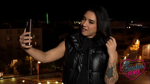 Lena Coxx, brunette coquine qui aime le hard