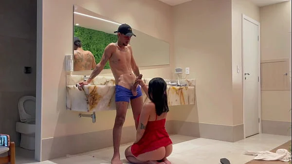 novinha ruiva rabuda sentando gostoso em um pau enorme