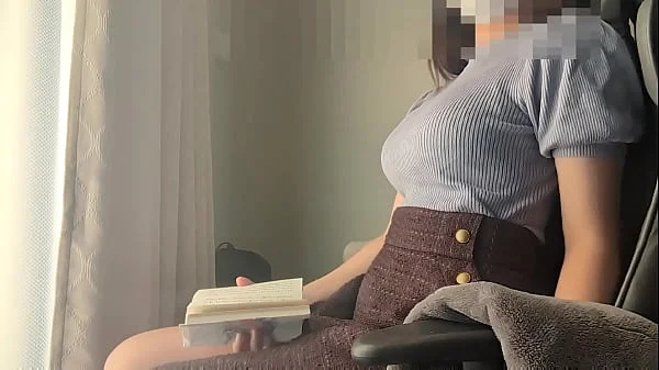 好きな本読んでたのにむらむらして敏感なあそこ触ってたらどんどん気持ちよくなっちゃった巨乳女子