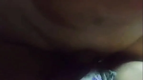 Mi Hermanastro me espía y  viene a mi cama a darme una rica follada y me deja su semen caliente en mi coño sexo real ricos gemidos