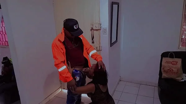 Fucked by the Delivery boy. I receive the delivery man in erotic lingerie, the lucky stranger sees me exhibit off and fucks me and makes him suck his dick, I'm submissive. Recorded with hidden camera