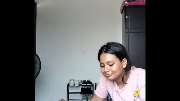 mi cuñado se encuentra en su siesta y yo entro a montar en su gran polla