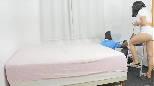 Cliente provocou técnico de TV a cabo ate ele foder ela no pelo | COMPLETO NO RED | FILMES DIRTYs angeldirty.com