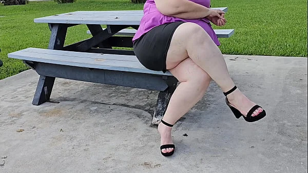 I met a stranger on my lunch break in the park and let him eat my pussy in a vacant house