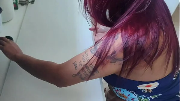 Esposa grávida traiu o marido com o encanador e deixou gozar dentro.(completo no red).