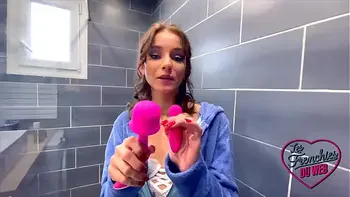 Ariana et Anita baisent ensemble pour la première fois