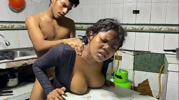 mi padrastro es muy joven y guapo llega a follar mi coño cuando mi madre no esta